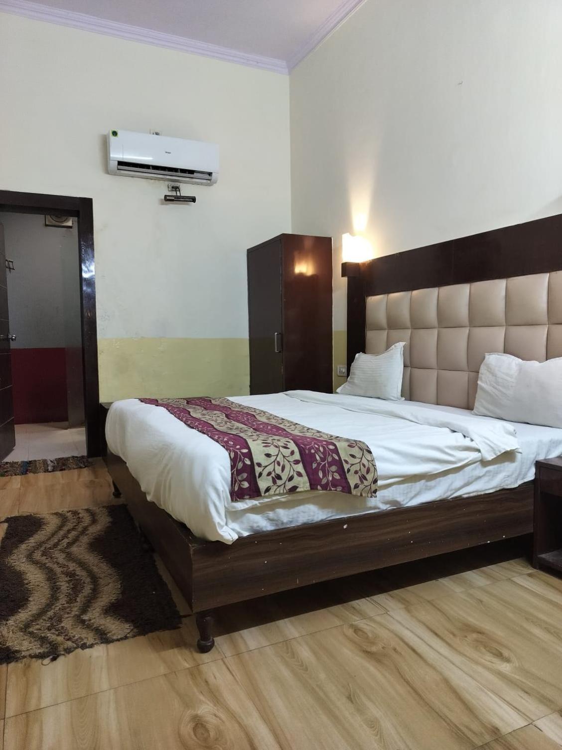 Hotel Whitehouse Ac Family Room Agra Kültér fotó